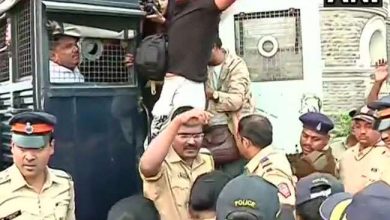 Photo of मुंबई में गेटवे ऑफ इंडिया से प्रदर्शनकारियों को हटा आजाद मैदान भेजा गया