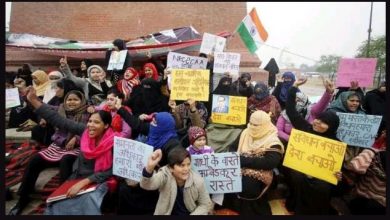 Photo of लखनऊ: CAA के खिलाफ प्रदर्शन कर रहीं महिलाओं से पुलिस ने जब्त किए कंबल