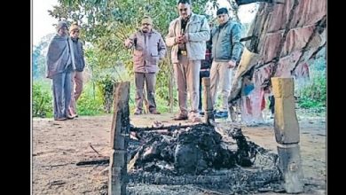Photo of UP में एक और हैवानियत, हत्या कर खाट से बांध महिला का शव जलाया, जानें पूरा मामला