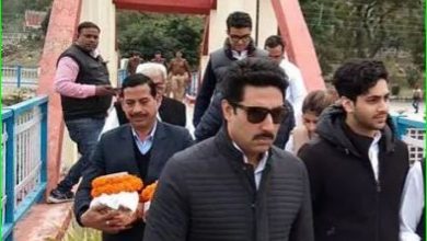 Photo of गंगा में विलीन हुईं अमिताभ बच्चन की समधन ऋतु नंदा की अस्थियां