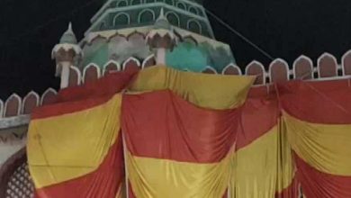 Photo of मस्ज़िद हलवाईयान को सामियाना और तिरपाल से ढाका गया, जाने वजह