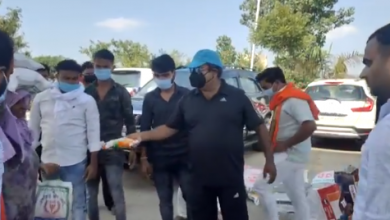 Photo of कोरोना के बीच प्रवासियों को खाना और मास्क बांट रहे गेंदबाज शमी