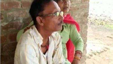 Photo of फतेहपुर से लापता बांदा के बंदोबस्त अधिकारी दूसरे दिन सड़क किनारे बेहोशी की हालत में पड़े मिले, गोरखपुर से आकर पत्नी ने दी थी सूचना