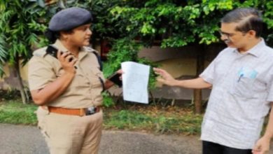 Photo of पूर्व IPS अमिताभ ठाकुर को पुलिस ने किया हाउस अरेस्ट