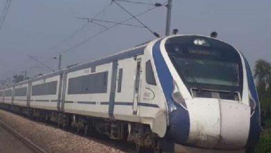 Photo of नई दिल्ली हावड़ा रेल रूट पर टला बड़ा रेल हादसा, गाय के टकराने से हाईस्पीड वंदेभारत एक्सप्रेस झटका देकर अचानक रुकी….