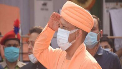 Photo of CM योगी ने 75वें स्वतंत्रता दिवस पर लखनऊ में विधान भवन प्रांगण में फहराया तिरंगा झंडा, कहा-UP अब बीमारू राज्य से उबरकर बना विकास की ओर उन्मुख प्रदेश