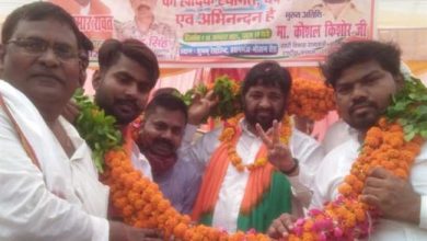Photo of पारख महासंघ के राष्ट्रीय अध्यक्ष सांसद कौशल किशोर ने SP पर तंज कसते हुए कहा- पूर्व की सरकार को थी मुर्दों की चिंता तो बनवाईं बाउंड्रीवाल