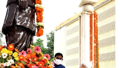 Photo of राज्यपाल ने महात्मा गांधी एवं लाल बहादुर शास्त्री को उनकी जयन्ती पर श्रद्धांजलि अर्पित की
