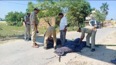 Photo of लखीमपुर खीरी हिंसा : मंत्री के बेटे समेत चारों आरोपियों के साथ घटनास्‍थल पर पहुंची पुलिस