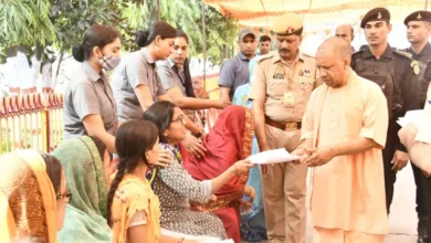 Photo of सीएम योगी ने लगातार तीन दिनों तक सुनी फरियाद, अधिकारियों को दी हिदायत