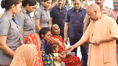 Photo of Gorakhpur News : जनता दर्शन में  फरियादियों की समस्याओं को सुन बोले सीएम योगी ‘घबराइए नहीं, हर समस्या का करेंगे समाधान’