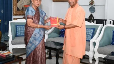 Photo of मुख्यमंत्री योगी ने सोमवार को राजभवन में राज्यपाल श्रीमती आनंदीबेन पटेल जी से मुलाकात की