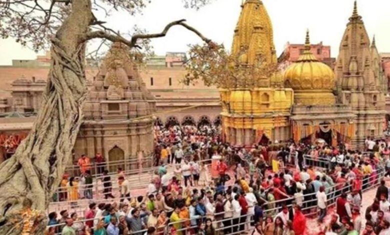 Photo of ‘हर-हर महादेव’ से गूंज उठी काशी, सावन के पहले सोमवार पर उमड़ा आस्था का सैलाब