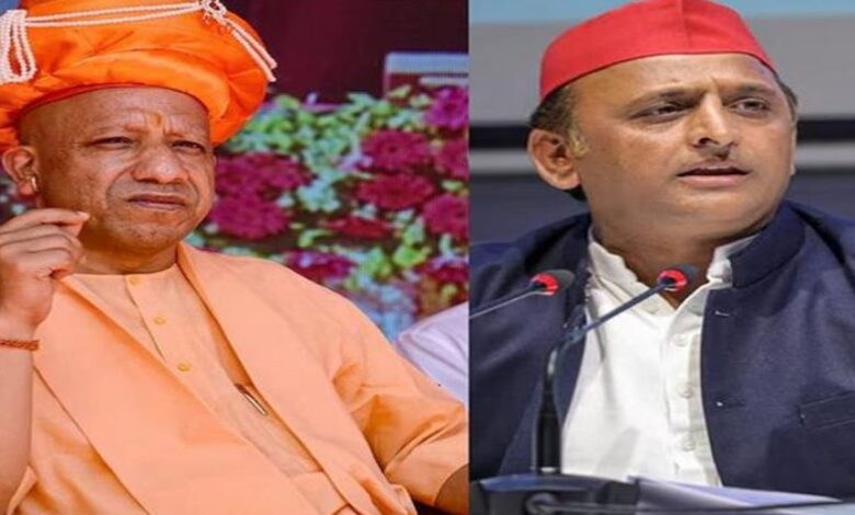 Photo of सियासी जमीन पर ‘हरा’ बनाम ‘भगवा’: अखिलेश की मस्जिद में बैठक, सीएम योगी की पुष्पवर्षा… 