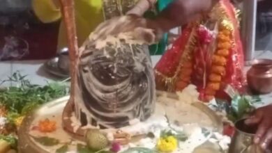 Photo of पहला सोमवार; शिवालयों में उमड़ी भीड़, पांच महेश्वर पीठों में से एक महादेव का ये खास मंदिर