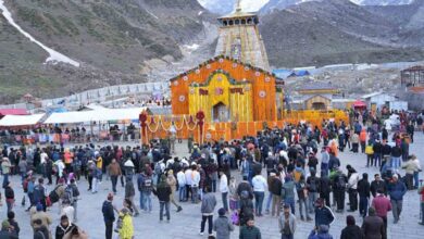 Photo of चारधाम यात्रा: भारी बारिश से थम गई यात्रा की रफ्तार, दो सप्ताह में पांच गुना कम हुए श्रद्धालु