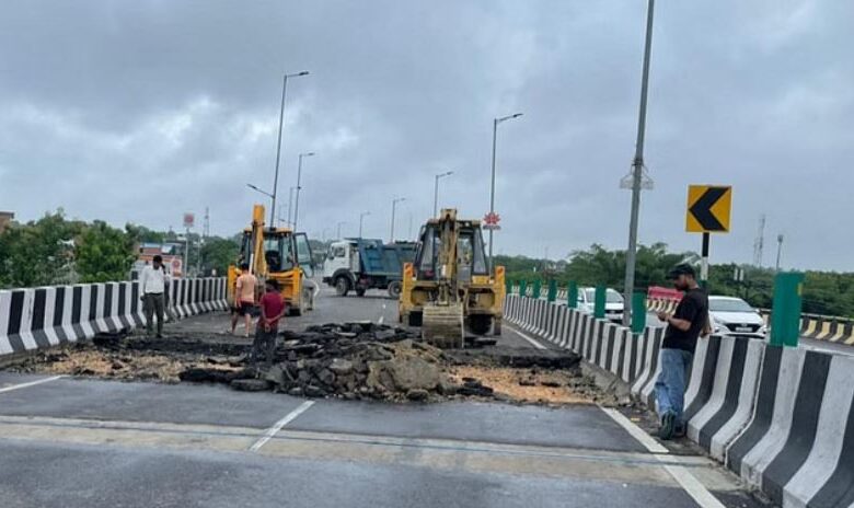 Photo of अयोध्या: छह महीने पहले 150 करोड़ रुपये की लागत से बना ओवरब्रिज धंसा