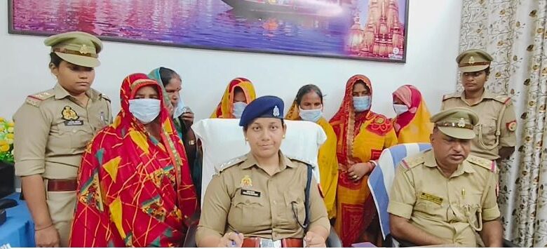 Photo of वाराणसी : भक्ति धाम में चोरी करने वाली छह महिलाएं अरेस्ट