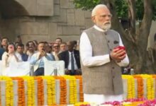 Photo of पीएम मोदी ने महात्मा गांधी को किया नमन, राजघाट पर श्रद्धांजलि अर्पित की