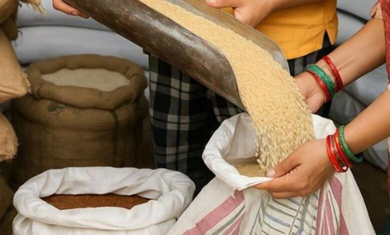 Photo of फ्री में राशन पाने वालों की होगी जांच, यूपी में 16 लाख फर्जी राशन कार्ड होंगे कैंसिल