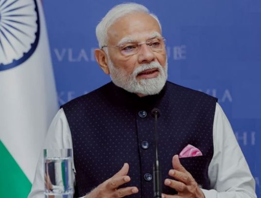 Photo of वाराणसी: वंदे भारत को हरी झंडी दिखाकर बोले पीएम मोदी