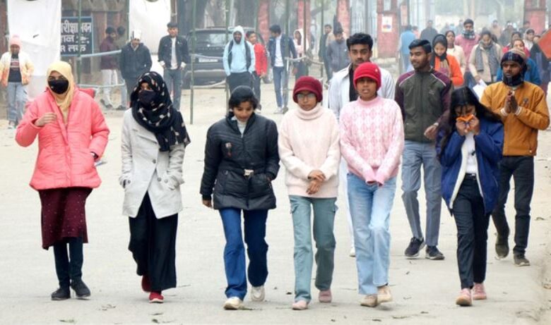 Photo of बरेली में कोहरा और सर्दी का सितम जारी, 3.5 डिग्री सेल्सियस पर पहुंचा न्यूनतम तापमान