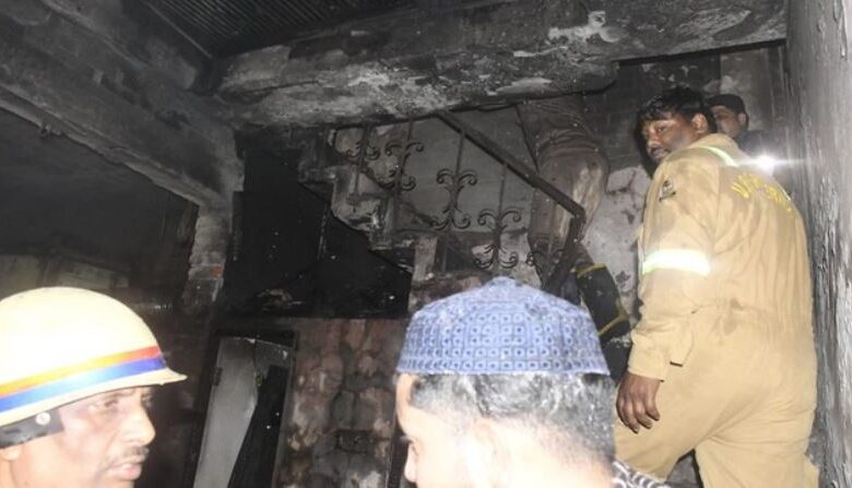 Photo of  मेरठ में कपड़ा कारोबारी के मकान में लगी भीषण आग