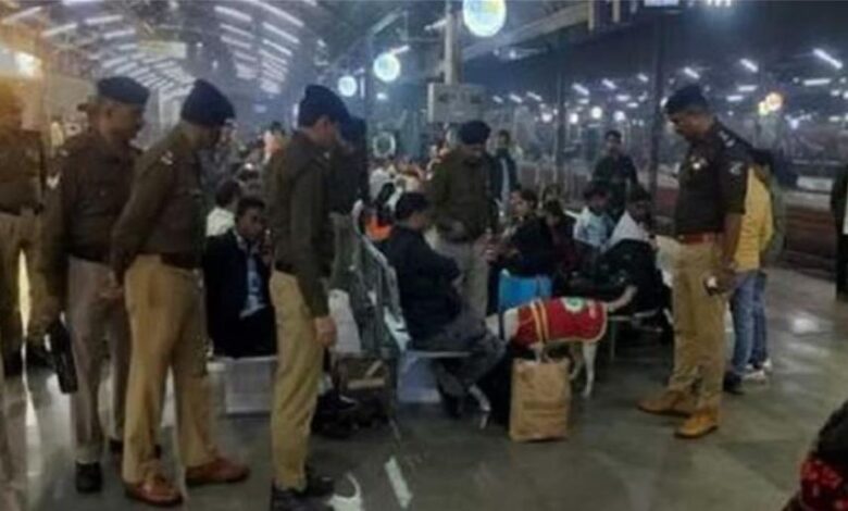 Photo of कानपुर सेंट्रल रेलवे स्टेशन को बम से उड़ाने की धमकी, चारों ओर फैली दहशत