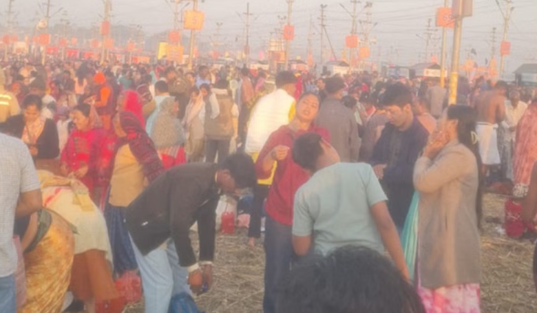 Photo of महाशिवरात्रि पर संगम स्नान के लिए उमड़े श्रद्धालु, प्रयागराज में माघ मेले का आज अंतिम स्नान