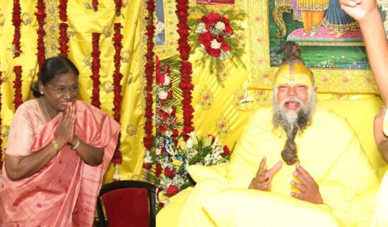 Photo of यूपी: राष्ट्रपति द्रौपदी मुर्मू ने संत प्रेमानंद महाराज से की भेंट