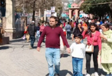 Photo of होली पर नैनीताल में पर्यटकों की भारी भीड़ उमड़ी, पर्यटन स्थल सैलानियों से गुलजार