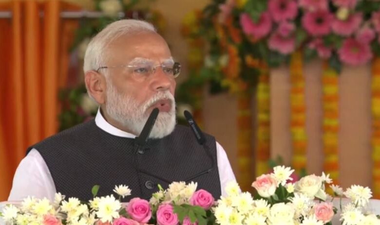 Photo of पीएम मोदी ने प्रोटोकॉल से भी 40 मिनट ज्यादा समय बाबा विश्वनाथ और भक्तों के साथ बिताया