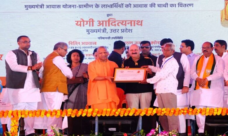 Photo of थारू और बांग्लादेश से विस्थापित परिवारों को मिला जमीन का मालिकाना हक