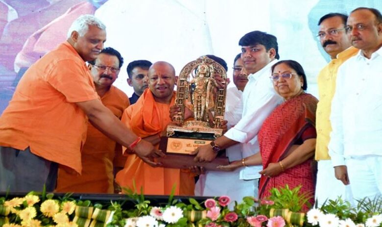 Photo of विकास और विरासत की पिच पर सीएम योगी ने बिछाई सियासी बिसात