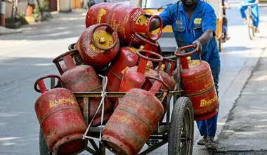 Photo of Bharat Gas Users Alert: 30 जून से पहले पूरा कर लें यह जरूरी काम, नहीं तो बंद हो सकती है गैस सप्लाई और सब्सिडी