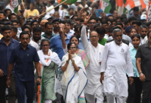 Photo of तृणमूल कांग्रेस (TMC) में आई बगावत ने Mamata Banerjee के सामने अब तक की सबसे बड़ी राजनीतिक चुनौती खड़ी कर दी है। रिपोर्टों के अनुसार 80 में से 58 विधायक बागी खेमे के साथ खड़े हो गए हैं और Ritabrata Banerjee को विधानसभा में विपक्ष का नेता (LoP) मान्यता भी मिल चुकी है।