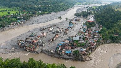 Photo of Nepal Flash Flood: हजारों घर बह गए, पर लहरों से जीत गया ये हरा मकान! जानें- मदद की आस लगाए परिवार का क्या हुआ ???