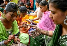 Photo of Hariyali Teej Mehendi: हरियाली तीज पर चढ़ानी है डार्क मेहंदी तो जान लें ये आसान टिप्स