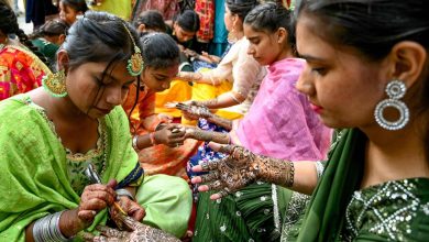 Photo of Hariyali Teej Mehendi: हरियाली तीज पर चढ़ानी है डार्क मेहंदी तो जान लें ये आसान टिप्स