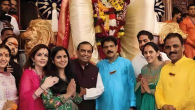 Photo of मुंबई में लालबागचा राजा के दरबार में उमड़ी भक्तों की भीड़, पहले दिन 48.50 लाख रुपये का दान, तीसरे दिन चढ़ावे का आंकड़ा 53 लाख रुपये तक पहुंचने की खबर???