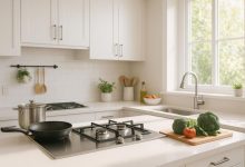 Photo of Kitchen Gas Stove Safety: किचन घर का सबसे ज्यादा इस्तेमाल होने वाला हिस्सा है, लेकिन खाना बनाते समय छोटी-सी लापरवाही भी आग लगने का कारण बन सकती है???