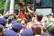 Photo of Jantar Mantar Protest: – दिल्ली में रिपीट हुआ ‘रिया अहीर मोमेंट’, जंतर-मंतर पर महिला ने रोकी प्रदर्शनकारियों से भरी पुलिस बस ???