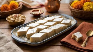 Photo of Kaju Katli Recipe:- दिवाली पर घर में बनाएं बाजार जैसी स्वादिष्ट काजू कतली, सिर्फ 4 चीजों से तैयार होगी यह मिठाई???